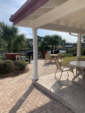 Outdoor dining - Gulf Lagoon Waterfront condo with pool and boat dock-sleeps 8 (Panama City Beach)