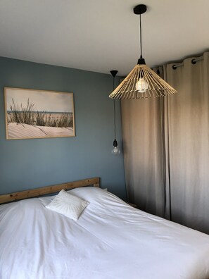 3 bedrooms, iron/ironing board, travel crib, free WiFi - New villa in a quiet area with all modern comforts (LEON)