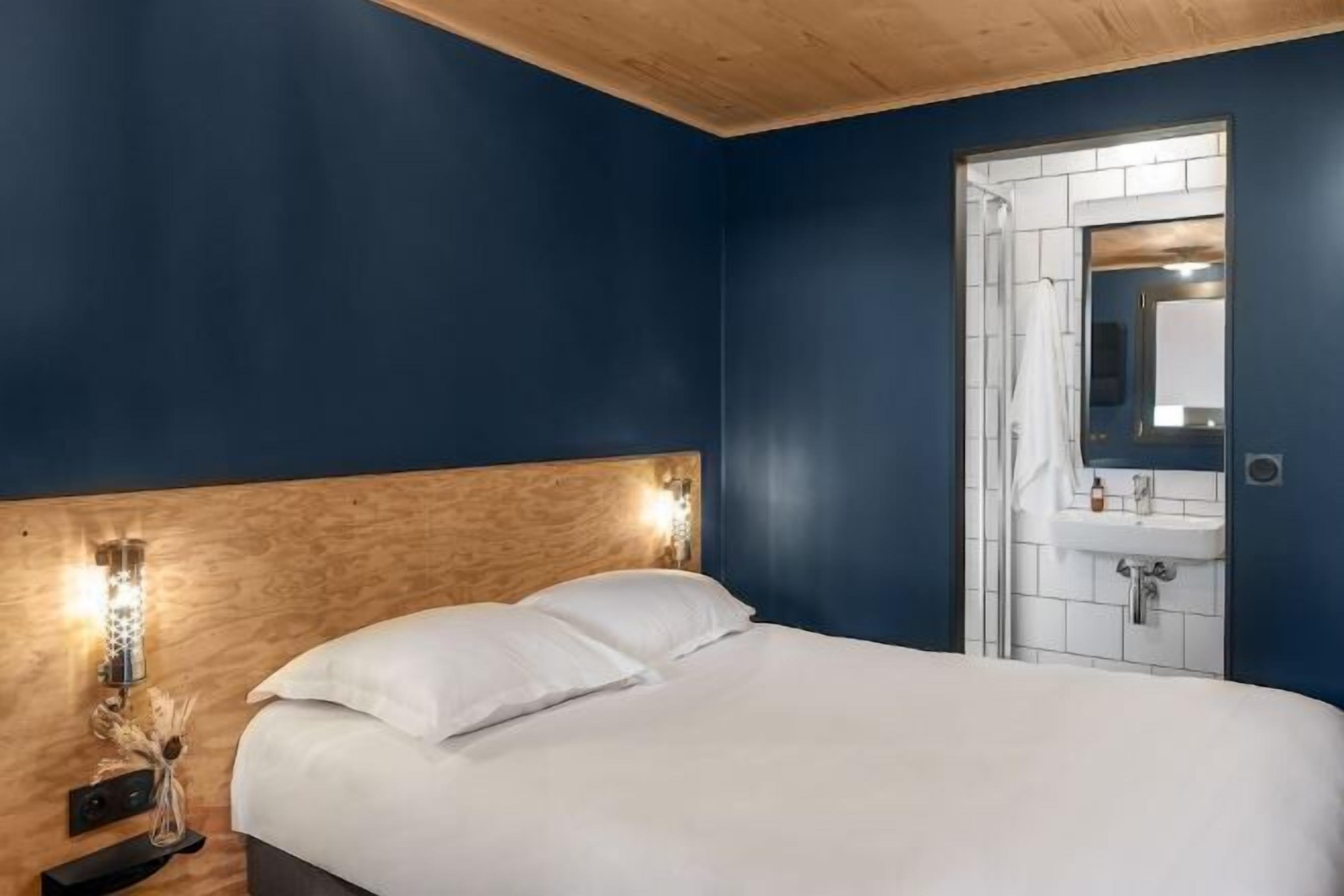 Premium bedding, soundproofing, free WiFi, bed sheets