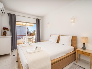 1 bedroom, iron/ironing board, internet, bed sheets