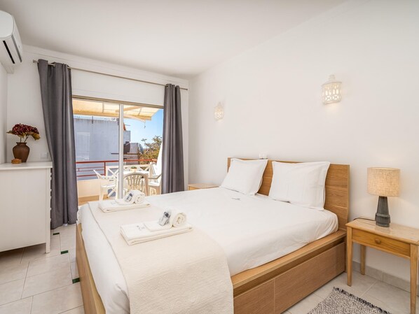 1 chambre, fer et planche à repasser, accès à Internet, literie fournie