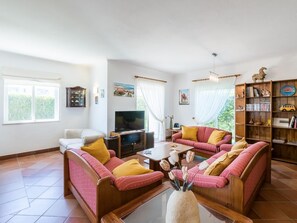 TV, fireplace, table football, stereo