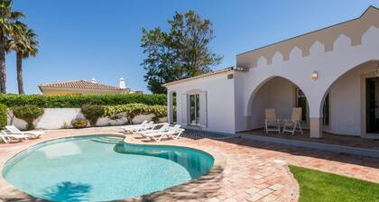 Villa near the beach and Lagos Marina