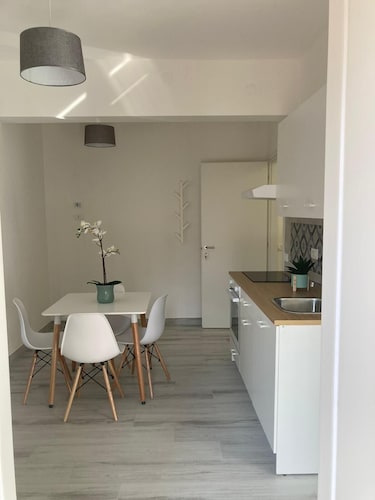 Apartment 2 steps from the sea and downtown