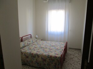 2 Schlafzimmer, Bügeleisen/Bügelbrett, Bettwäsche