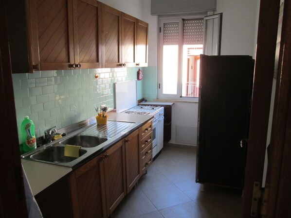 Kühlschrank, Ofen, Herdplatte, Toaster