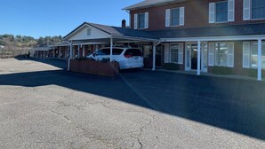 Exterior - Knob Hill Motor Lodge (Hillsville)