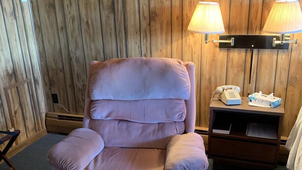 Standard Single Room | Free WiFi, bed sheets - Knob Hill Motor Lodge (Hillsville)