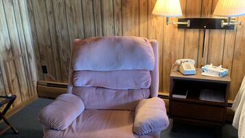 Standard Single Room | Free WiFi, bed sheets