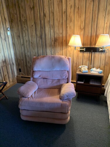 Knob Hill Motor Lodge