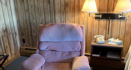 Knob Hill Motor Lodge