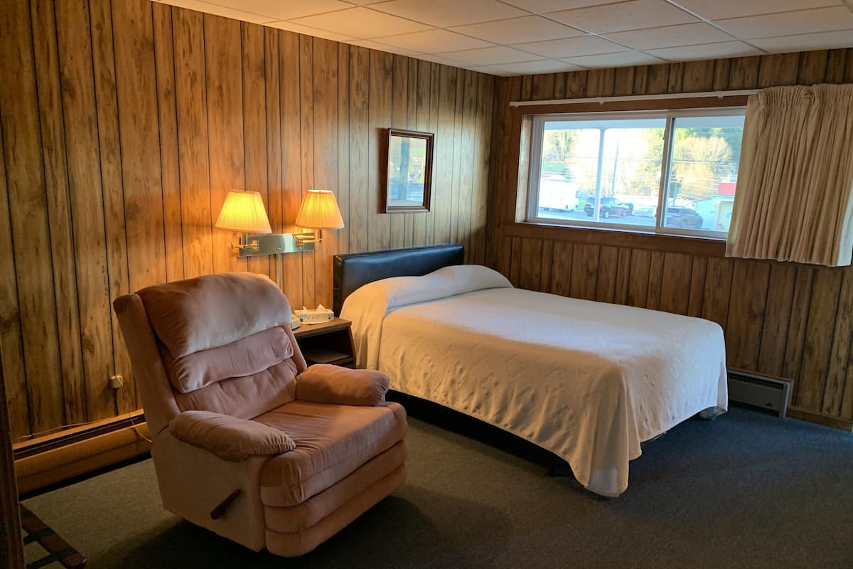 Standard Single Room | Free WiFi, bed sheets