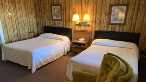 Deluxe Double Room | Free WiFi, bed sheets - Knob Hill Motor Lodge (Hillsville)