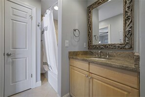 House, 3 Bedrooms | Bathroom | Towels - Twin Palms by Bliss Beach Rentals (Destin)