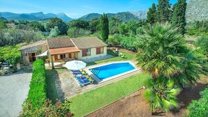 A house with a swimming pool, surrounded by greenery and mountains. - Villa Almendra Boi, Mallorcan country house with modern touches (Pollença)