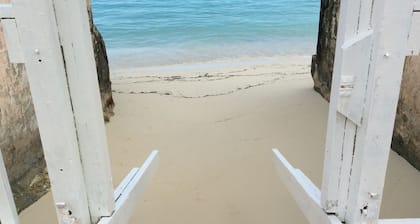 Beach front apartment with garden and direct access to a private beach and