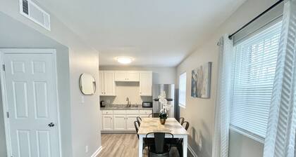 ★Prime Place ★ King Bed ★ Duke ★ Long Term Stays★