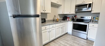 ★Cozy Crib★ King Bed★ Long Term Stays ★ Duke ★