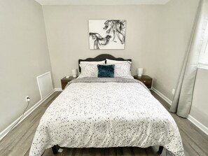 2 bedrooms, iron/ironing board, WiFi