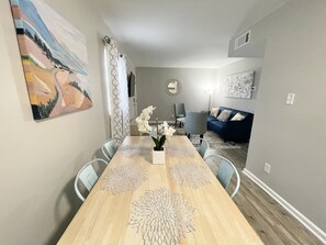 Dining - ★Rad Retreat ★ King Bed ★ Duke ★ Long Term Stays★ (Durham)