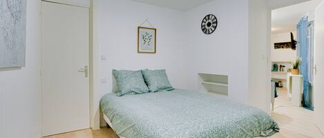 1 chambre, fer et planche Ă repasser, Wi-Fi gratuit, draps fournis