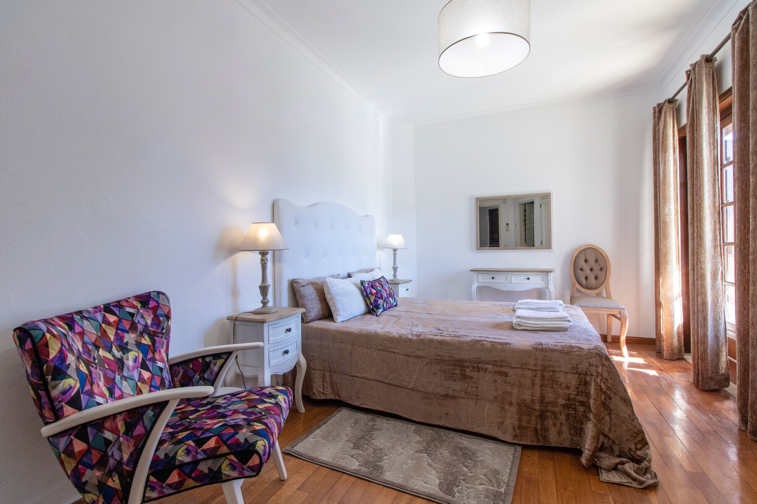 4 slaapkamers, een strijkplank/strijkijzer, gratis wifi, beddengoed