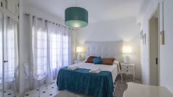4 slaapkamers, een strijkplank/strijkijzer, gratis wifi, beddengoed