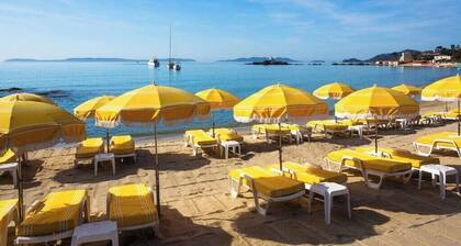 T3 duplex, 18m2 terrace with sea view, close to the beach