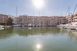 Exterior - Résidence Pierre & Vacances Hyeres Le Port (Hyères)