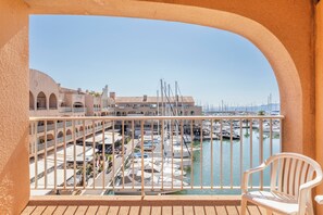 Appartement, uitzicht op haven | Terras