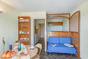 Studio 4 people - 1 sleeping area - Standard Eco harbor view | Cots/infant beds, free WiFi, bed sheets - Résidence Pierre & Vacances Hyeres Le Port (Hyères)