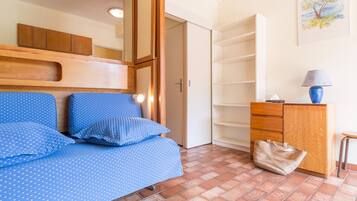Studio Eco-Standard 4 People | 1 bedroom, cribs/infant beds, free WiFi, bed sheets