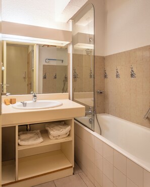 Studio | Badkamer | Handdoeken, zeep, shampoo