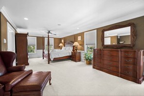 7 bedrooms, desk, iron/ironing board, free WiFi