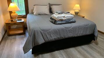 3 bedrooms, iron/ironing board, free WiFi, bed sheets