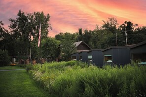 Hytte – deluxe | Allergitestet sengetøy, safe på rommet og skrivebord for bærbar PC