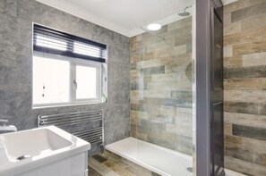 Apartment | Bathroom