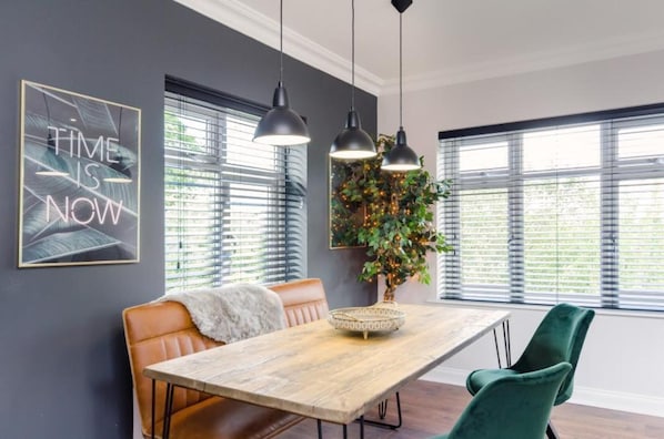 Apartment | Private kitchen | Fridge, microwave, oven, stovetop - Time is Now! Beautiful Apartment in York (York)