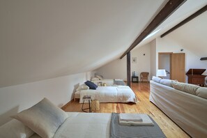 2 quartos, ferros/tábuas de passar roupa, Wi-Fi, roupa de cama