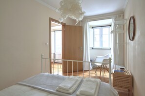 5 chambres, fer et planche à repasser, lit parapluie, Wi-Fi gratuit