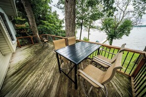 Outdoor dining - Vast Lake Koshkonong Views from Pier, Deck, & Home (Edgerton)