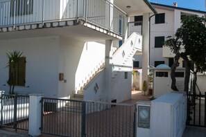 Exterior - M116 - Marcelli, two-room apartment in the center and facing the sea (Marcelli)