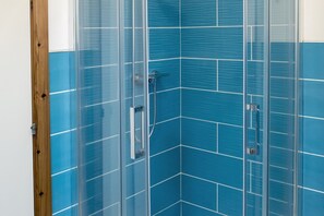 Doccia, bidet, asciugamani
