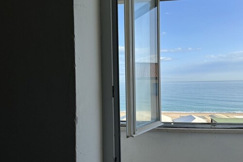 M249 - Marcelli, comfortable attic facing the sea
