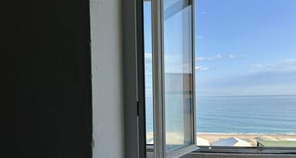 M249 - Marcelli, comfortable attic facing the sea