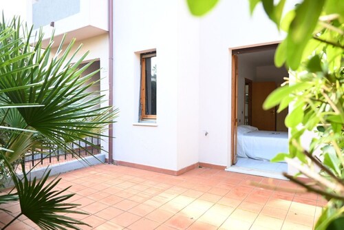 S075 - Sirolo, two-room apartment with garden in the center