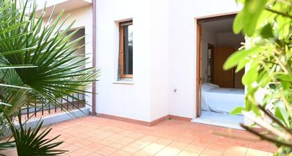 S075 - Sirolo, two-room apartment with garden in the center
