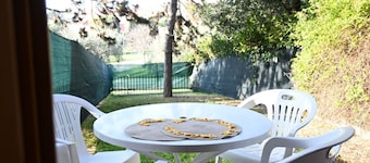 S075 - Sirolo, two-room apartment with garden in the center