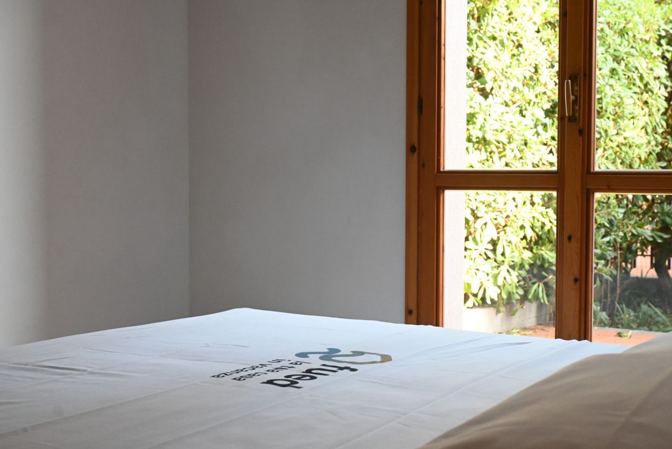 1 bedroom, bed sheets