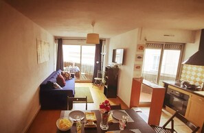 Flat-screen TV, DVD player, books, music library